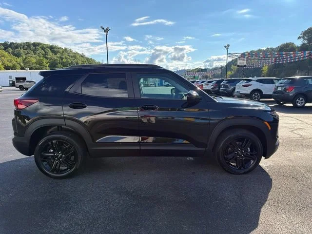 New 2026 Mosaic Black Metallic Chevrolet LT image 9