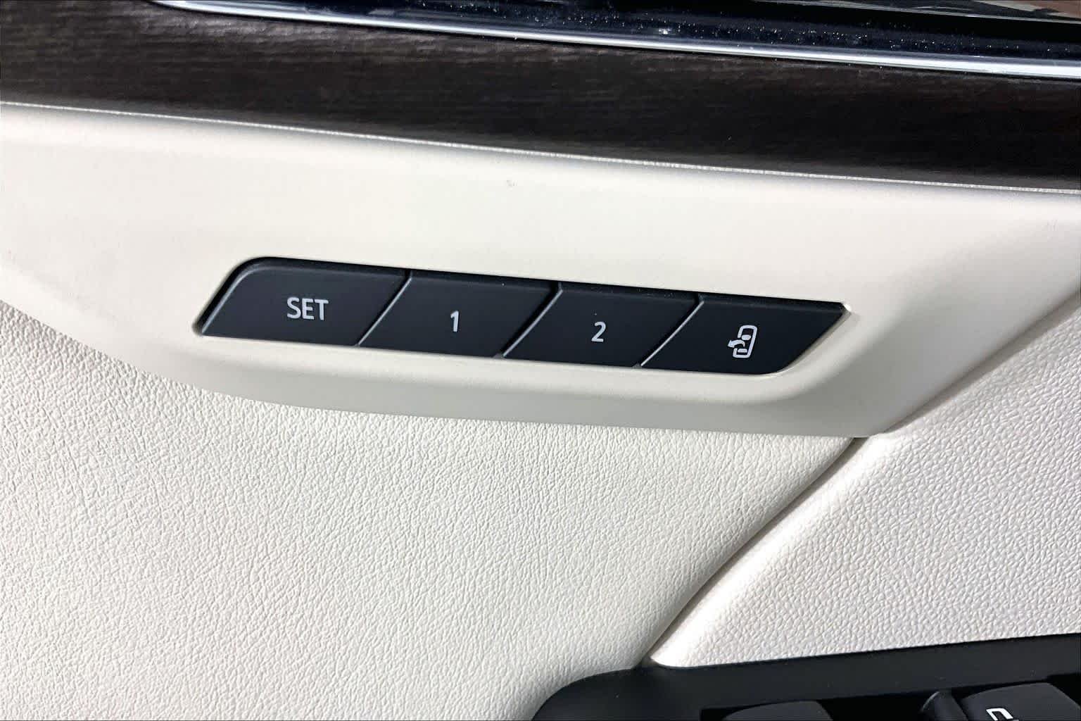 Used 2023 White Frost Tricoat Buick Avenir image 35