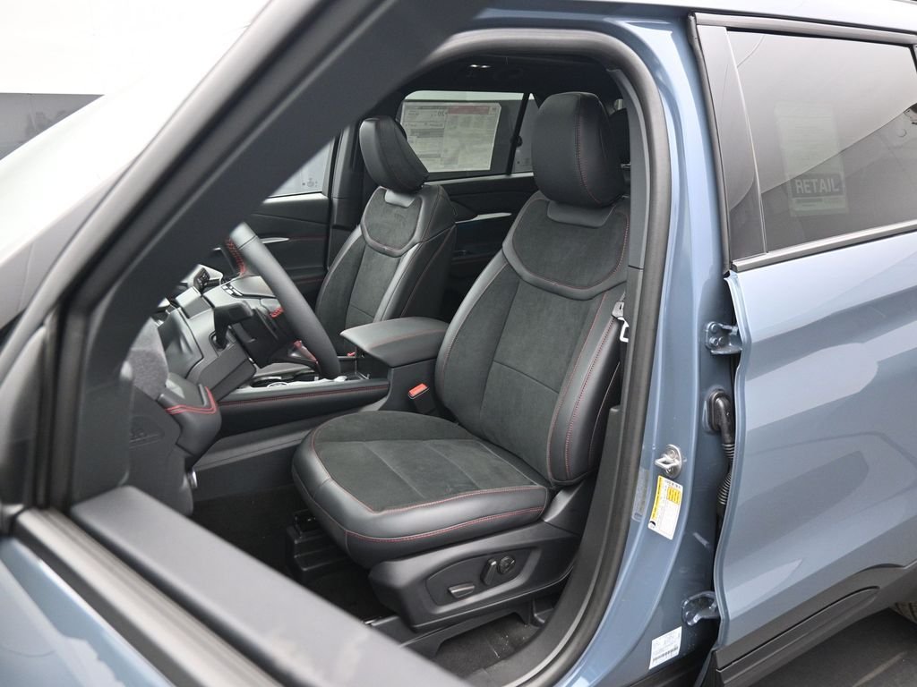 2025 Ford Explorer ST - Photo 9