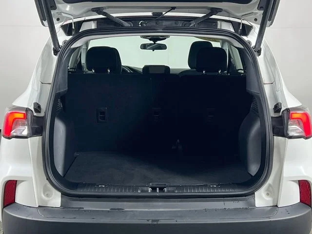 Used 2022 White Ford SE image 27