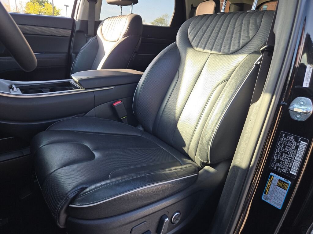 Used 2023 Black Hyundai Limited image 25