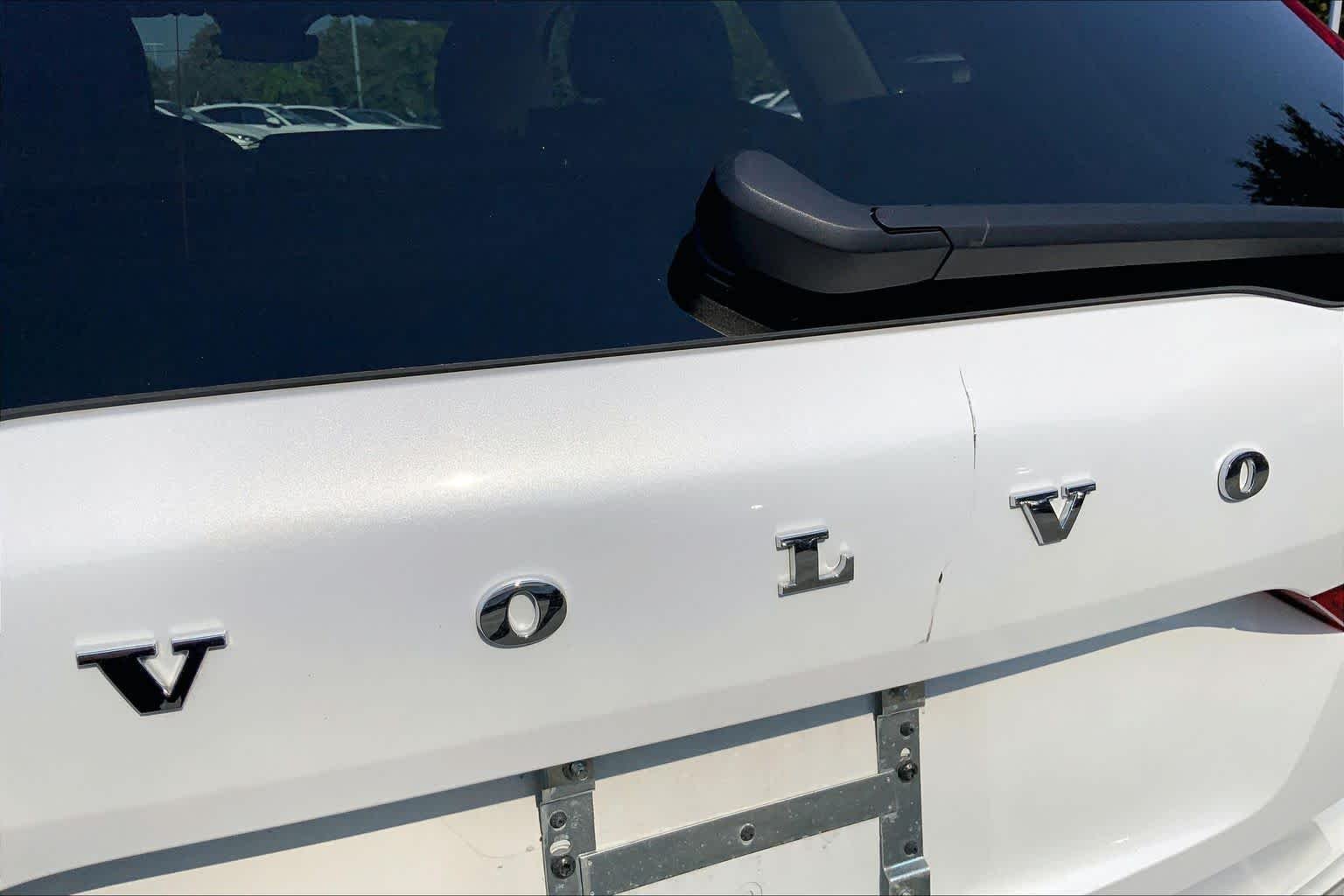 Used 2024 Crystal White Metallic Volvo Ultimate Dark Theme image 31
