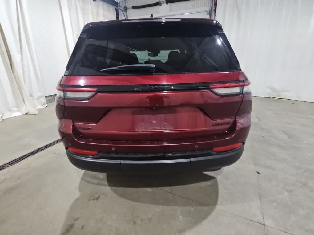 Used 2023 Velvet Red Pearlcoat Jeep Limited image 4