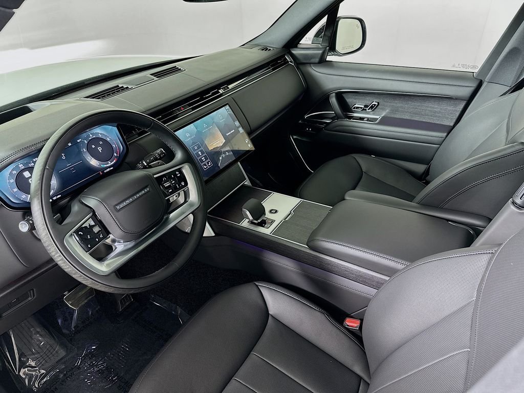 Used 2025 Fuji White Land Rover SE image 10