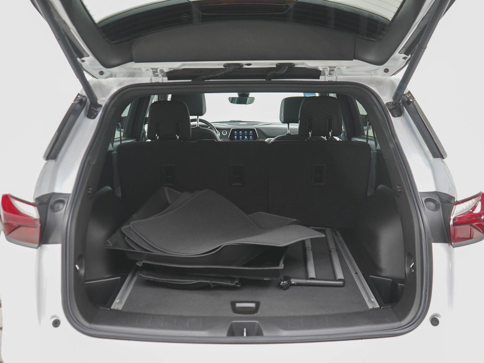 Used 2019 SUMMIT WHITE Chevrolet Premier image 16