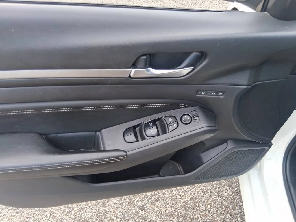 Used 2019 L-gy Nissan 2.5 Platinum image 10