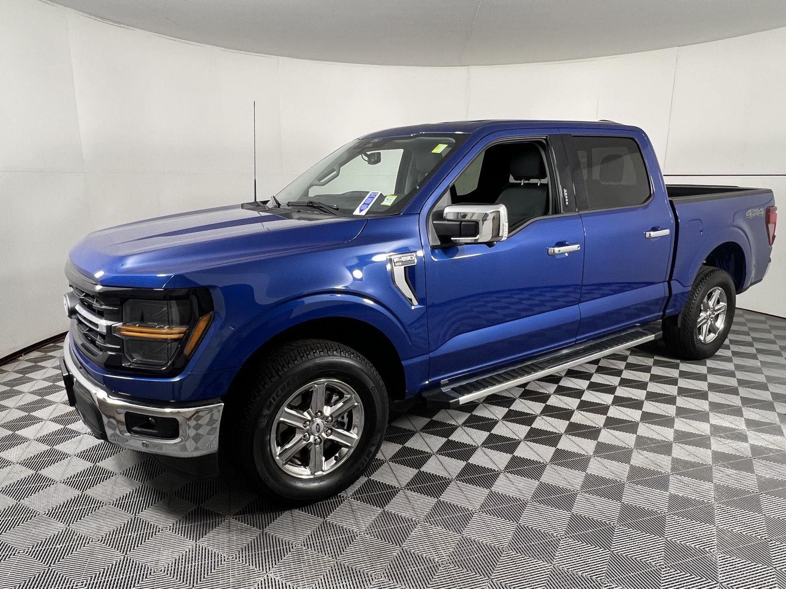 Used 2024 Atlas Blue Ford XLT image 6
