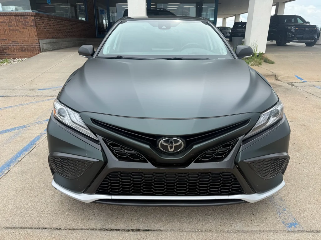 Used 2022  Toyota XSE V6 image 3