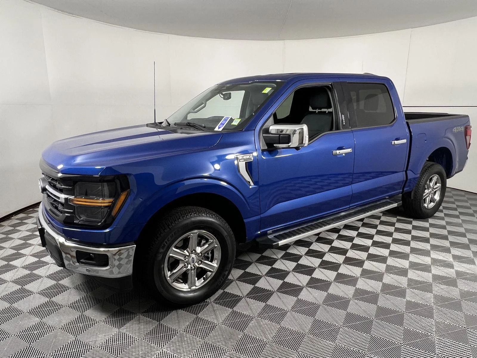 Used 2024 Atlas Blue Ford XLT image 6