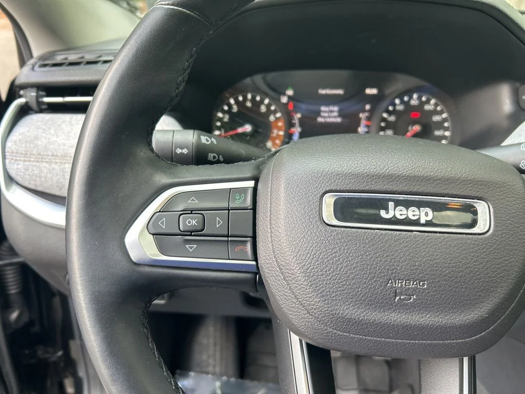 Used 2022 Black Jeep Latitude Lux image 25