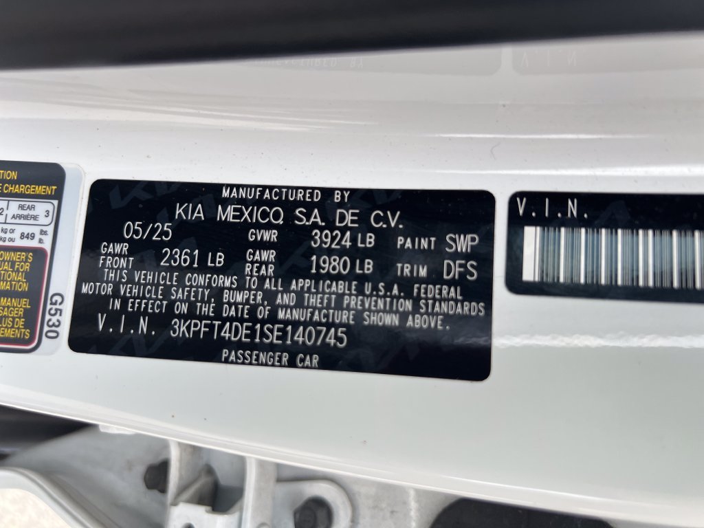 Used 2025 Snow White Pearl Kia LX image 25