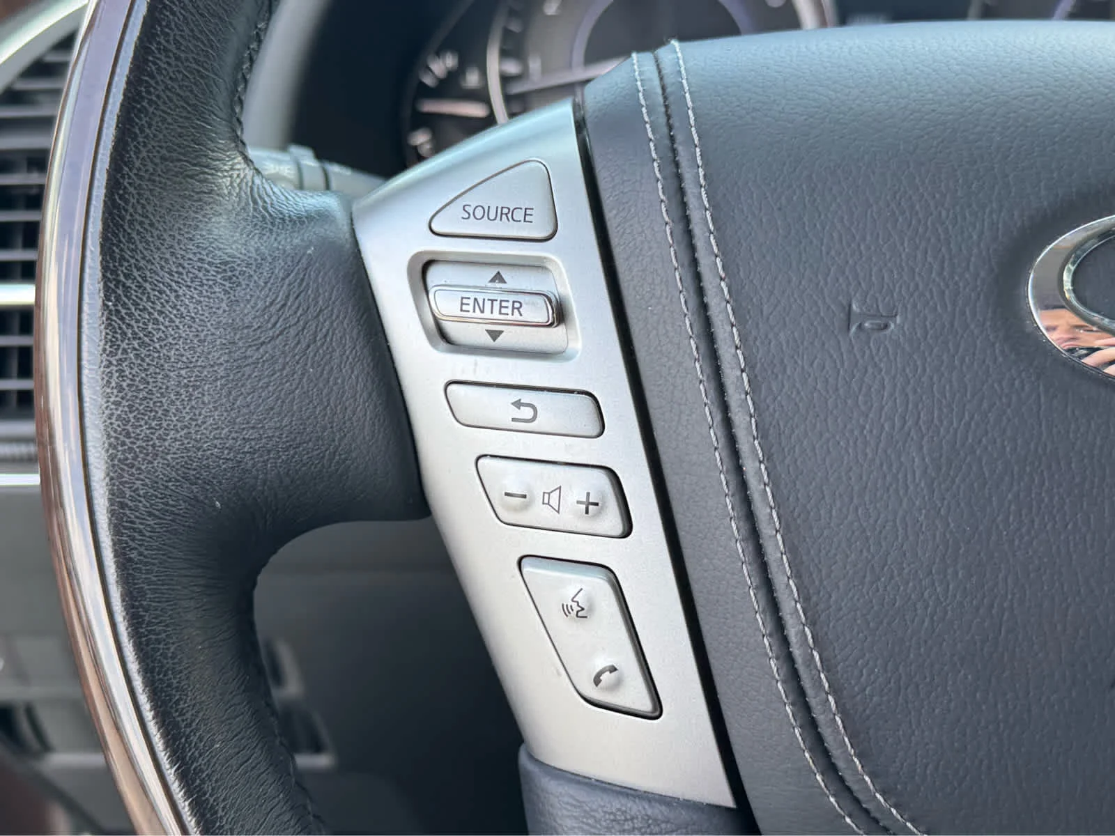 Certified Used 2018 Mocha Almond INFINITI  image 24