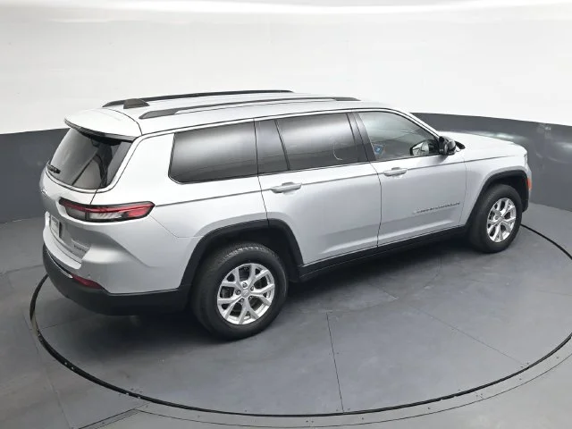 Used 2023 Silver Jeep Limited image 37