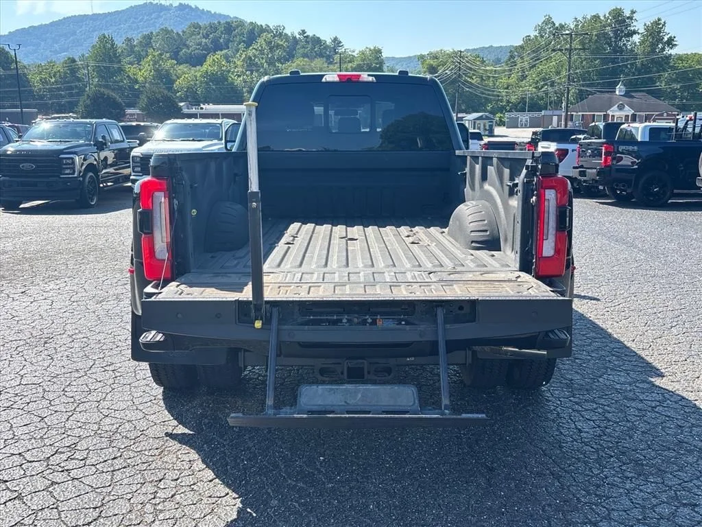 2023 Ford F-450 Super Duty Platinum - Photo 7