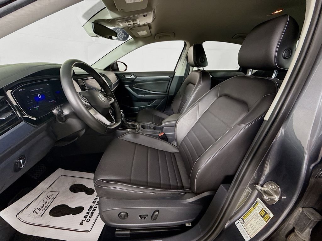 Used 2023 Platinum Gray Metallic Volkswagen SE image 2