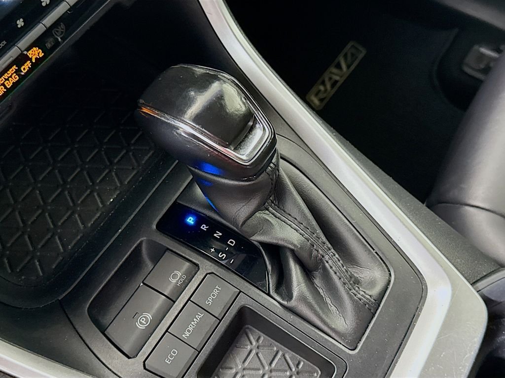 Used 2020 Magnetic Gray Metallic Toyota XLE Premium image 16