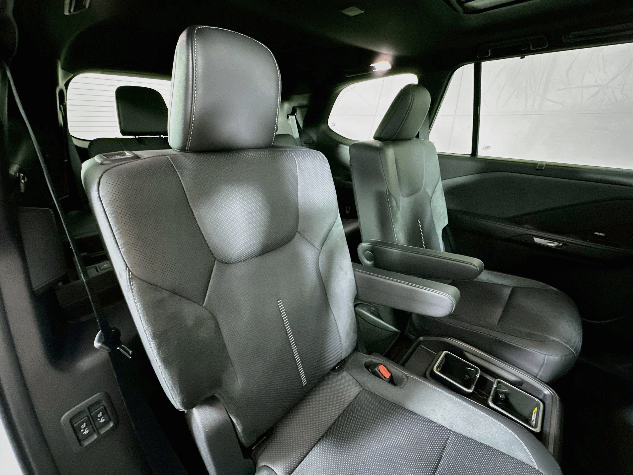 Certified Used 2025 Pearl Lexus 350 Luxury image 28
