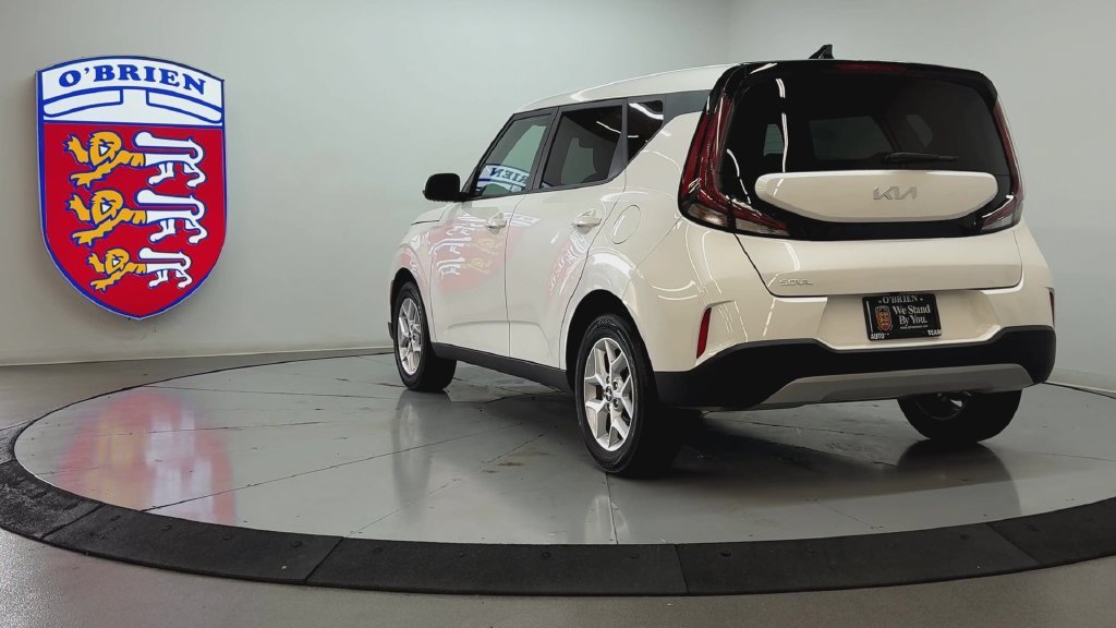 Used 2025 Snow White Pearl Kia LX image 6