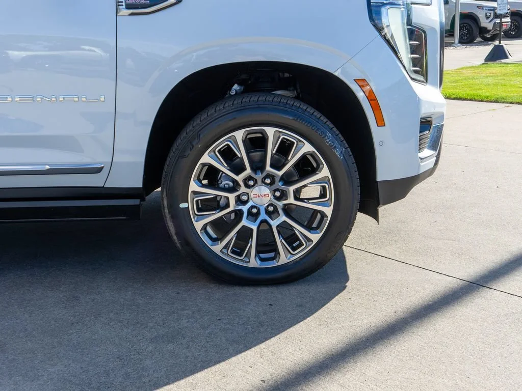 2026 GMC Yukon XL Denali - Photo 37