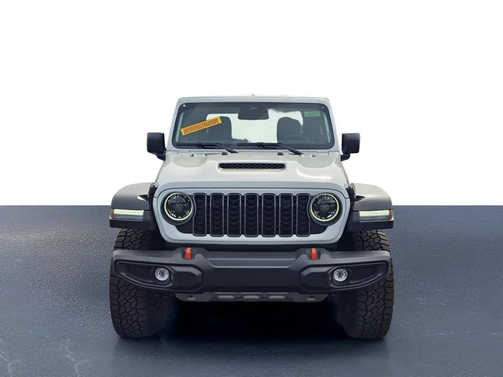 New 2026 Bright White Clear-Coat Exterior Paint Jeep Mojave image 2