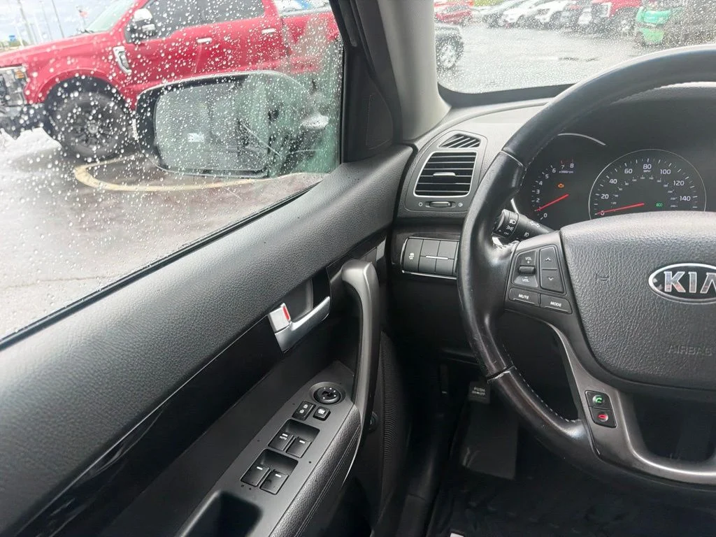 Used 2015 Black Kia LX image 21