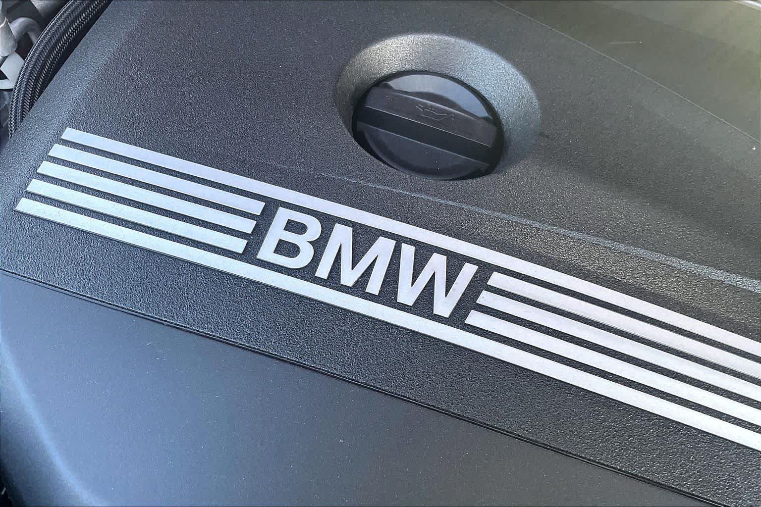 Used 2026 Vegas Red Metallic BMW xDrive28i image 17