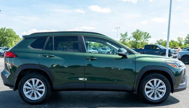 Used 2023  Toyota LE image 5
