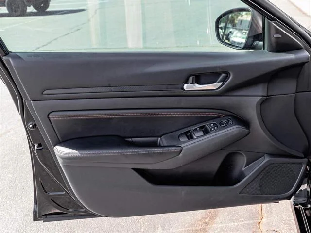 Used 2020 Black Nissan SR FWD image 9
