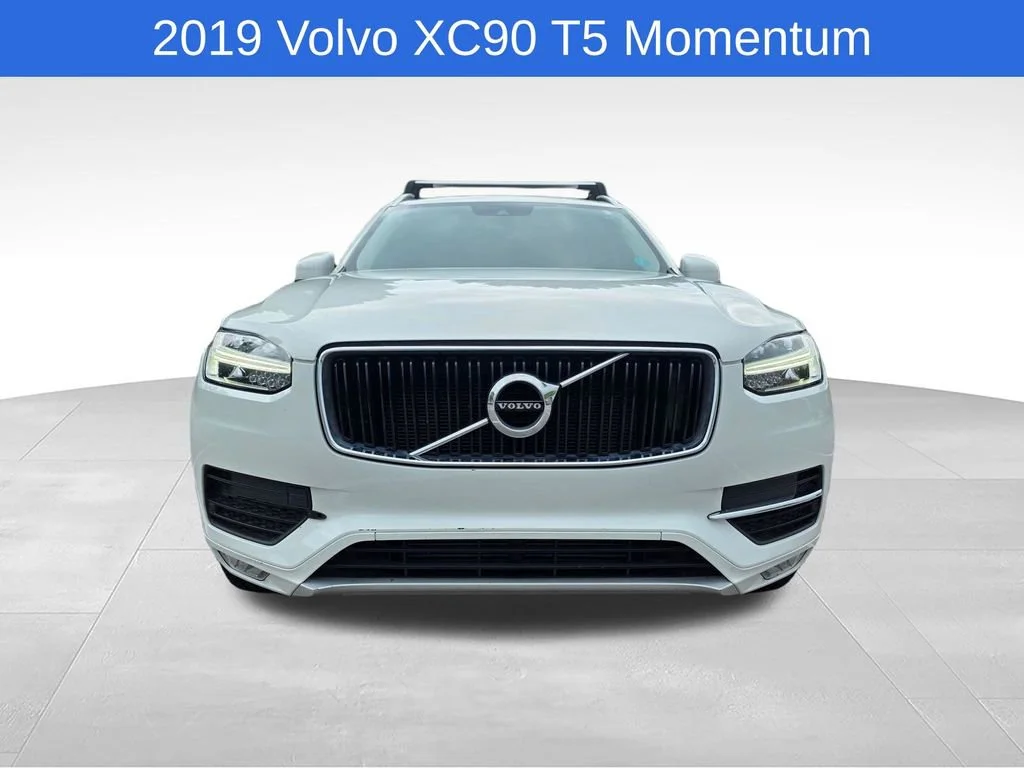 Used 2019 White Volvo T5 Momentum image 10
