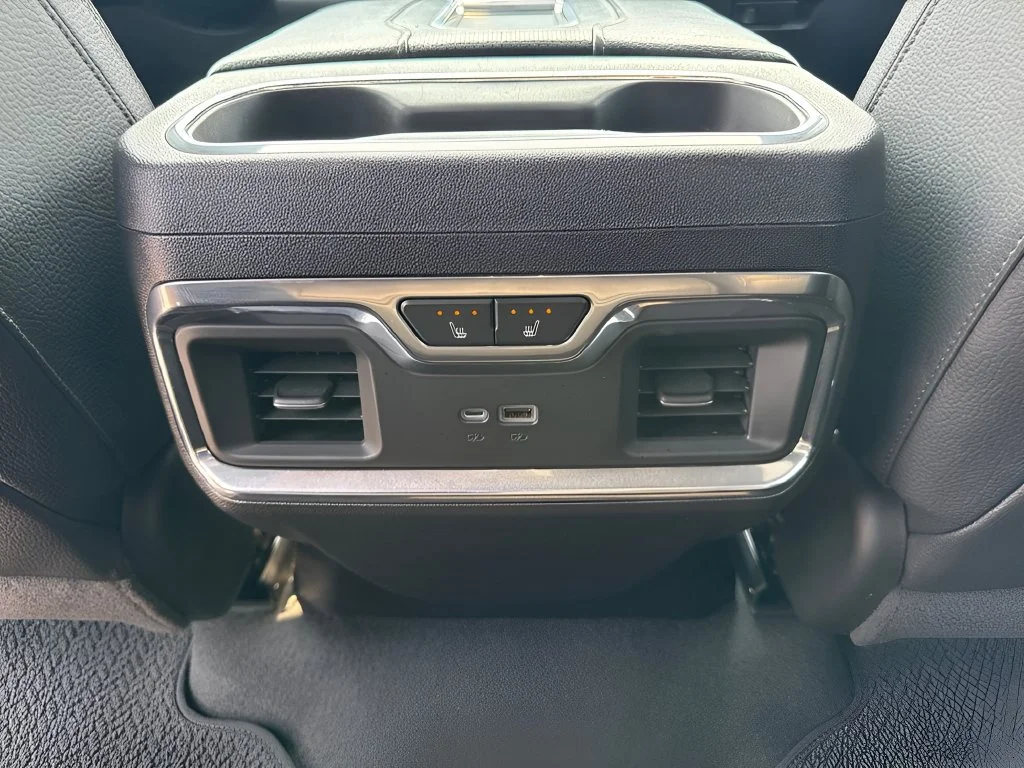 Used 2022 White Frost Tricoat GMC Denali image 14