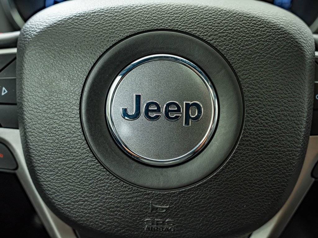 Used 2019 Bright White Clearcoat Jeep Trailhawk image 24