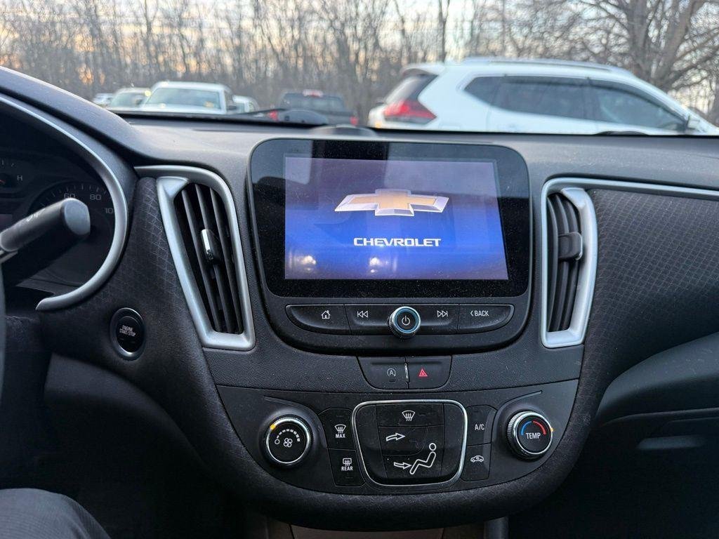 Used 2022 Summit White Chevrolet LS image 7