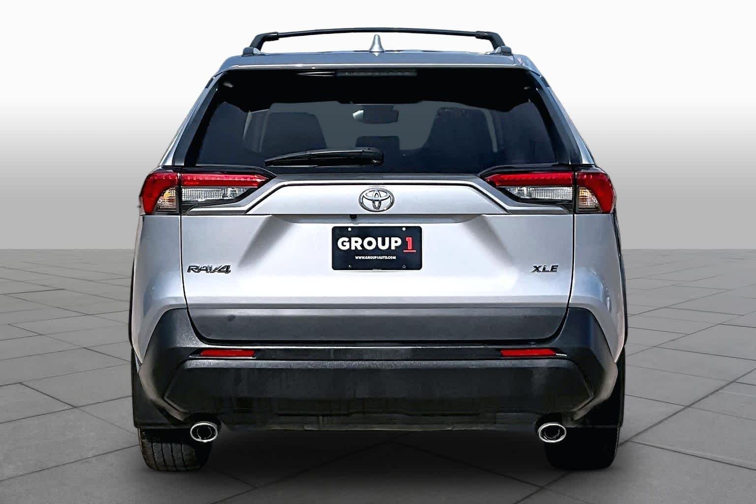 Used 2024 Silver Sky Metallic Toyota XLE Premium image 5