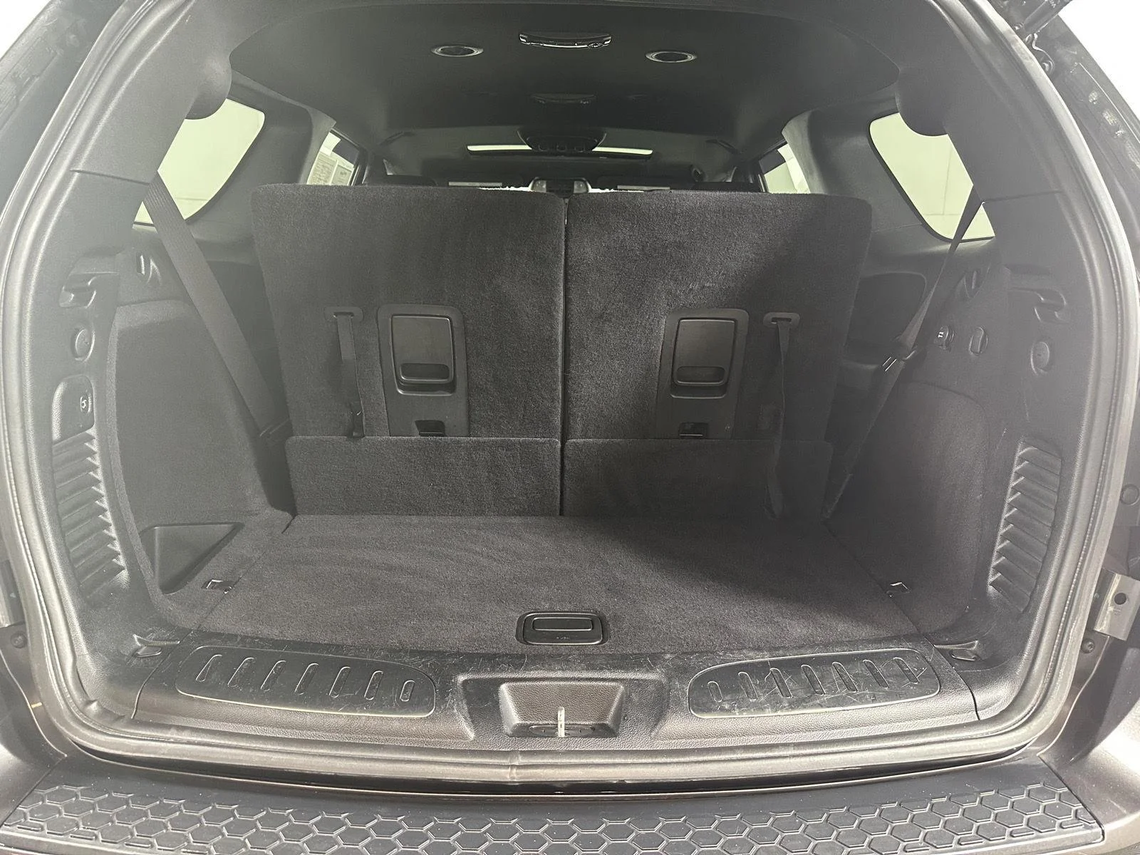 Used 2020 Granite Crystal Metallic Dodge R/T image 18