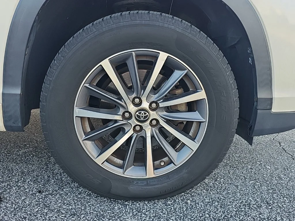 Used 2017 White Toyota XLE image 12