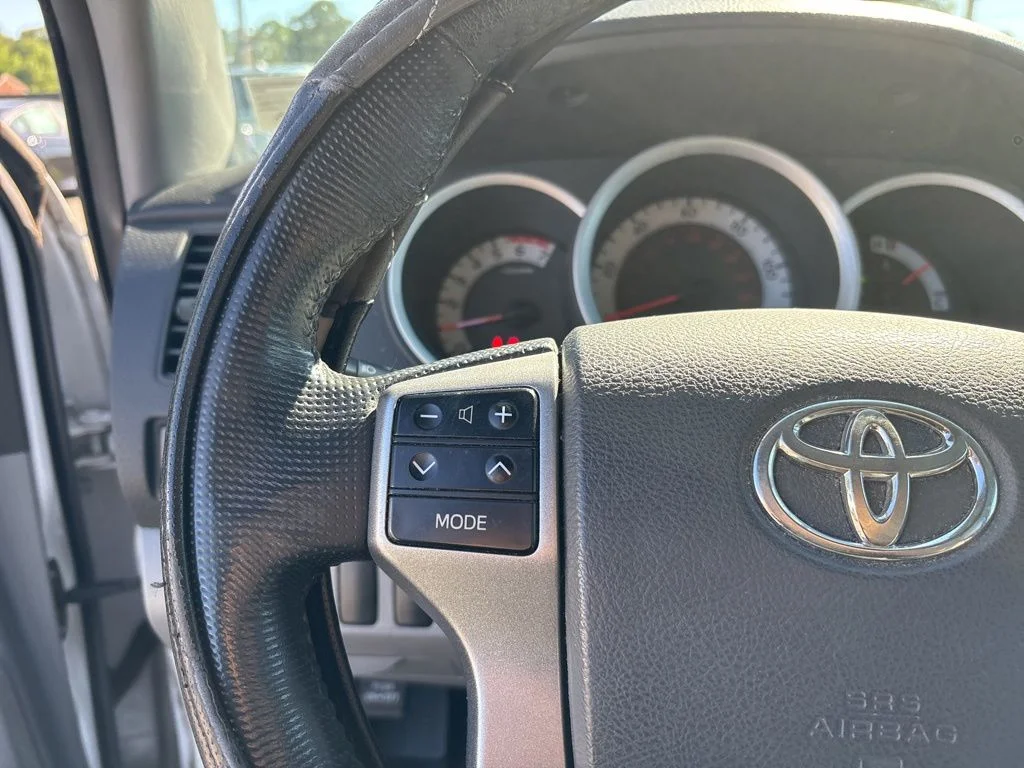 Used 2013 White Toyota Base image 21