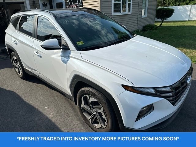 Used 2024 White Hyundai SEL Convenience image 1