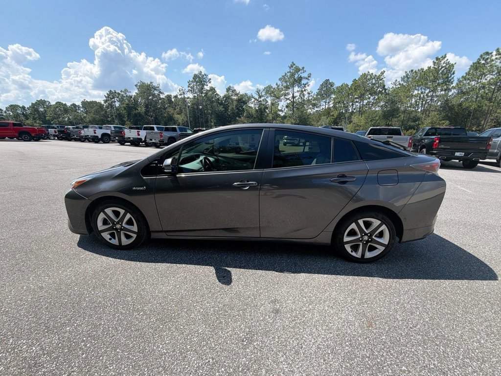 Used 2017  Toyota Two image 6