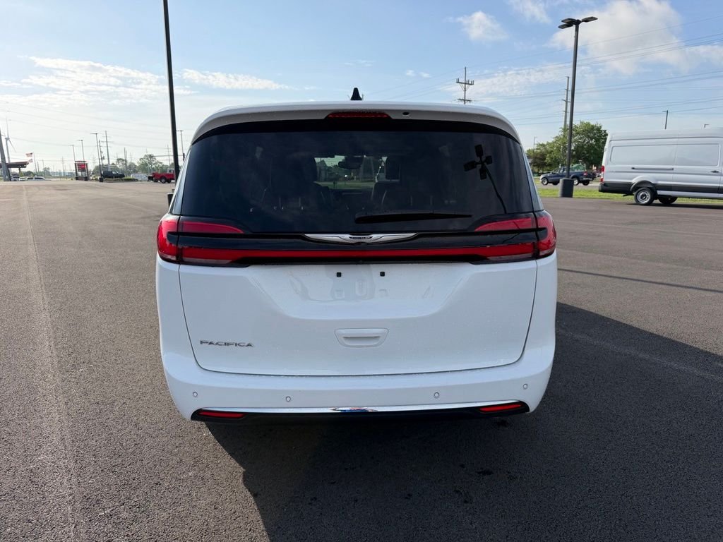 Used 2024 White Chrysler Touring L image 6
