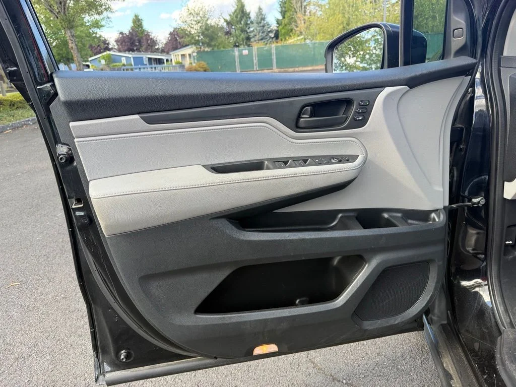 Used 2018 Crystal Black Pearl Honda EX-L image 18