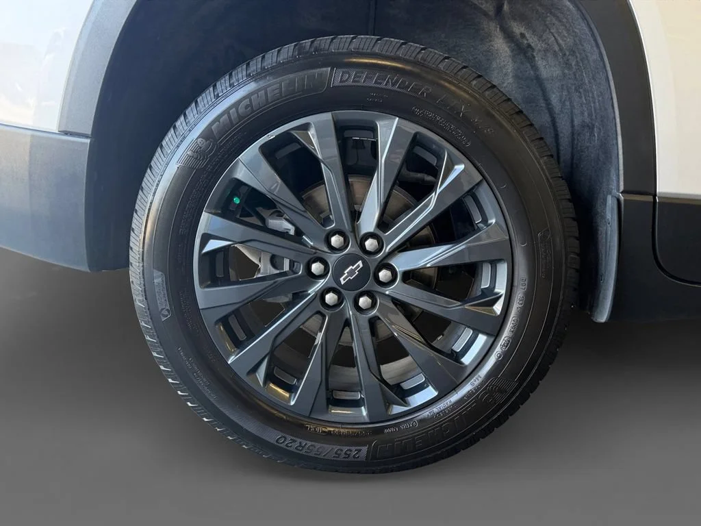 Used 2022 SILVER ICE METALLIC Chevrolet RS image 11