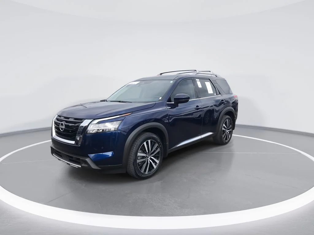 Used 2024 Blue Nissan Platinum image 4
