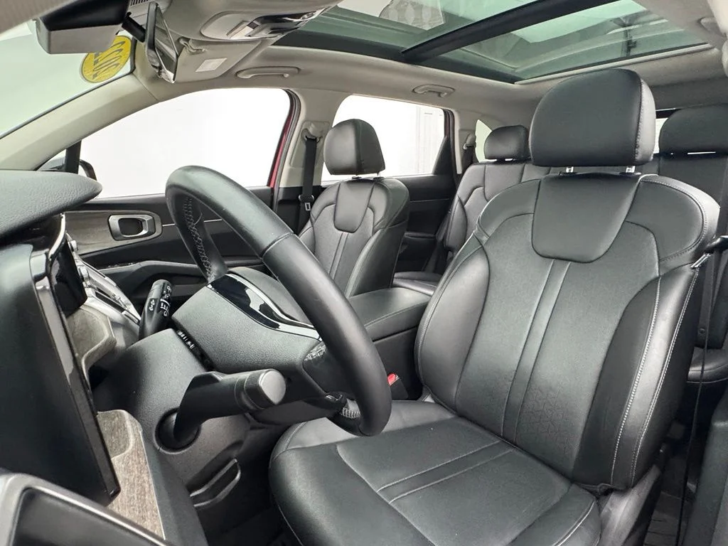 Used 2022 Passion Red Tintcoat Kia S image 17