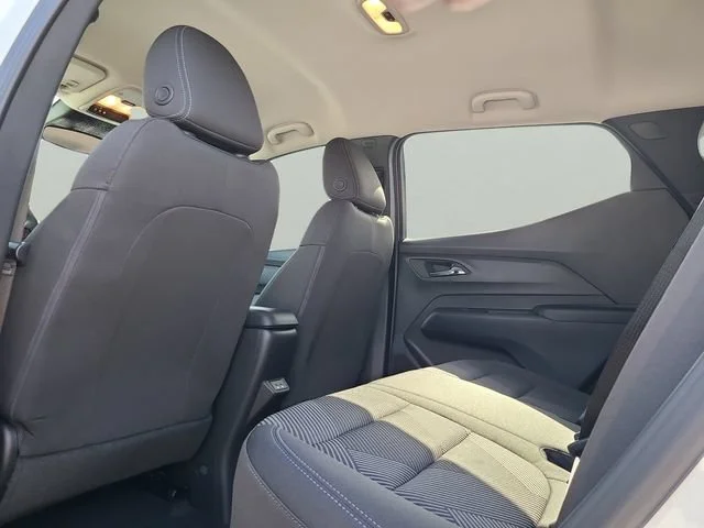 New 2027 Summit White Chevrolet LT image 10