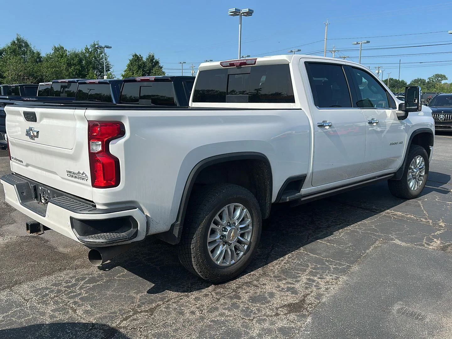 Used 2022 Iridescent Pearl Tricoat Chevrolet High Country image 2