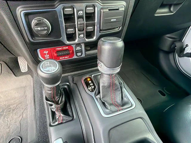 Used 2022 Silver Zynith Clearcoat Jeep Rubicon image 28