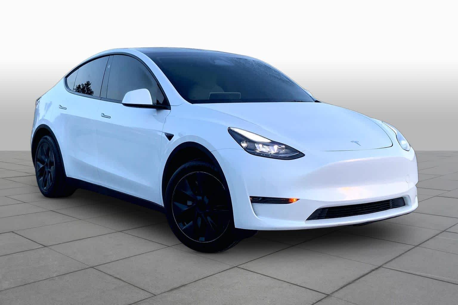 Used 2024 Tesla Model Y Long Range with VIN 7SAYGDED2RA327242 for sale in Houston, TX
