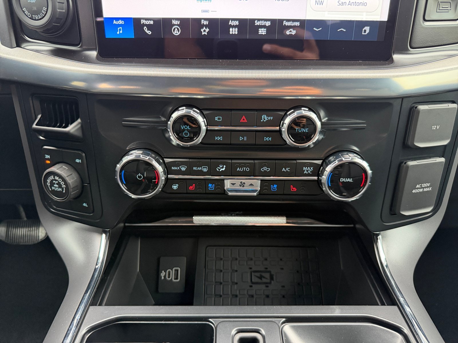 New 2026 Star White Metallic Tri-Coat Ford LARIAT image 22