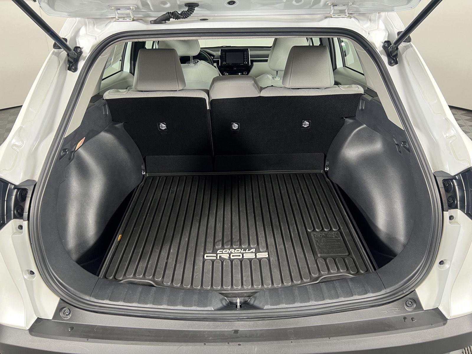 Used 2022 Wind Chill Pearl Toyota L image 15