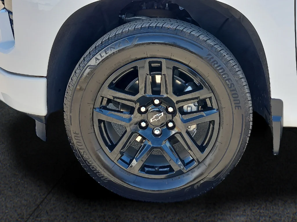 Used 2025 Summit White Chevrolet Custom image 8